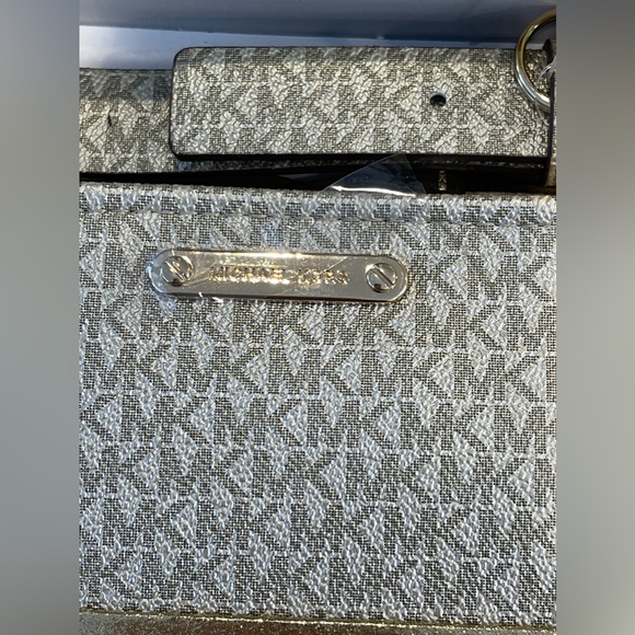 NWT Michael Kors Gift Box MK Signature Belt Wallet Waist Bag Size S/M - Picture 4 of 16